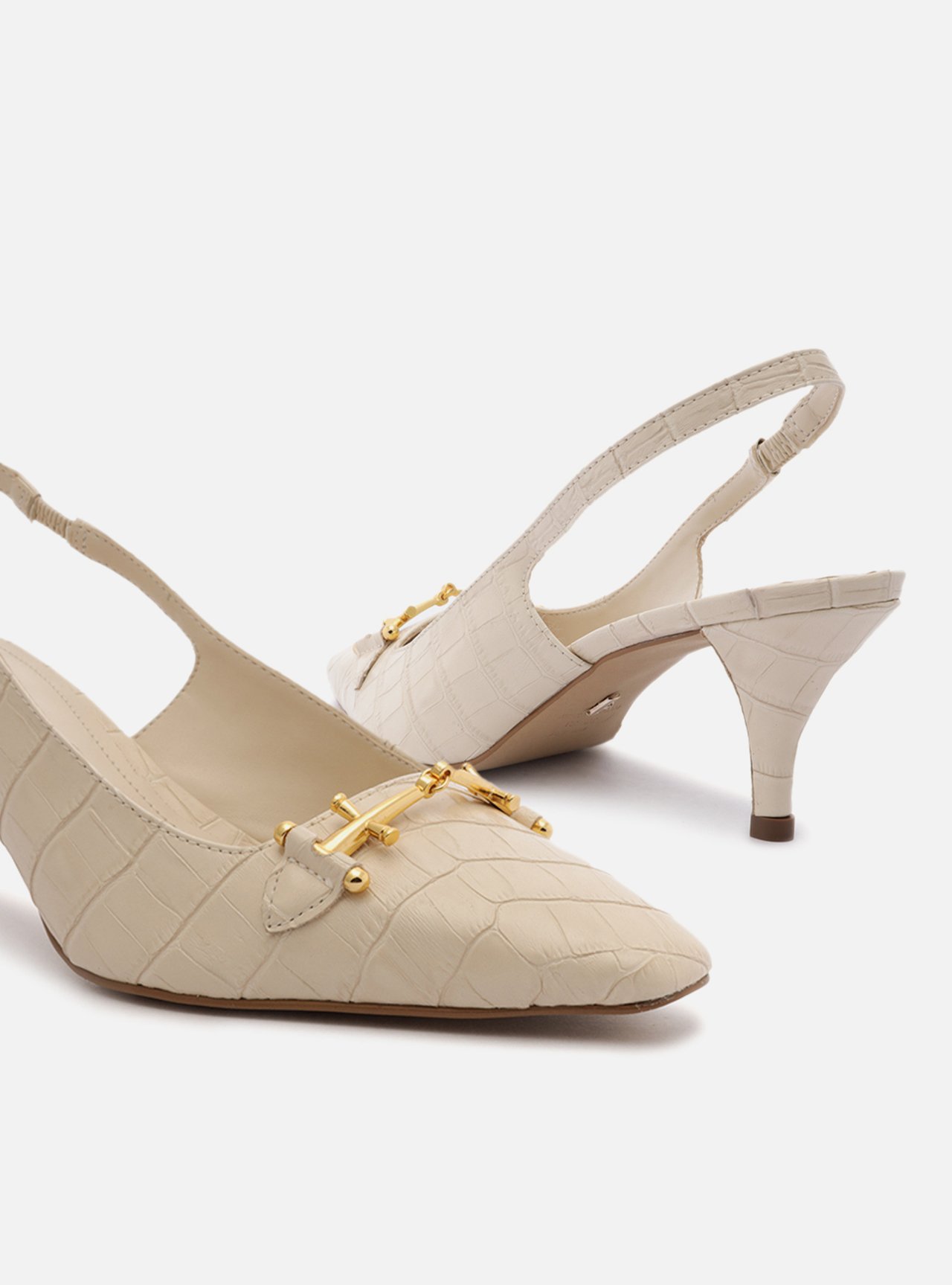 Scarpin Off-White Croco Bico Fino Slingback Bridão | Arezzo Scarpin Off-White Croco Bico Fino Slingback Bridão | Arezzo