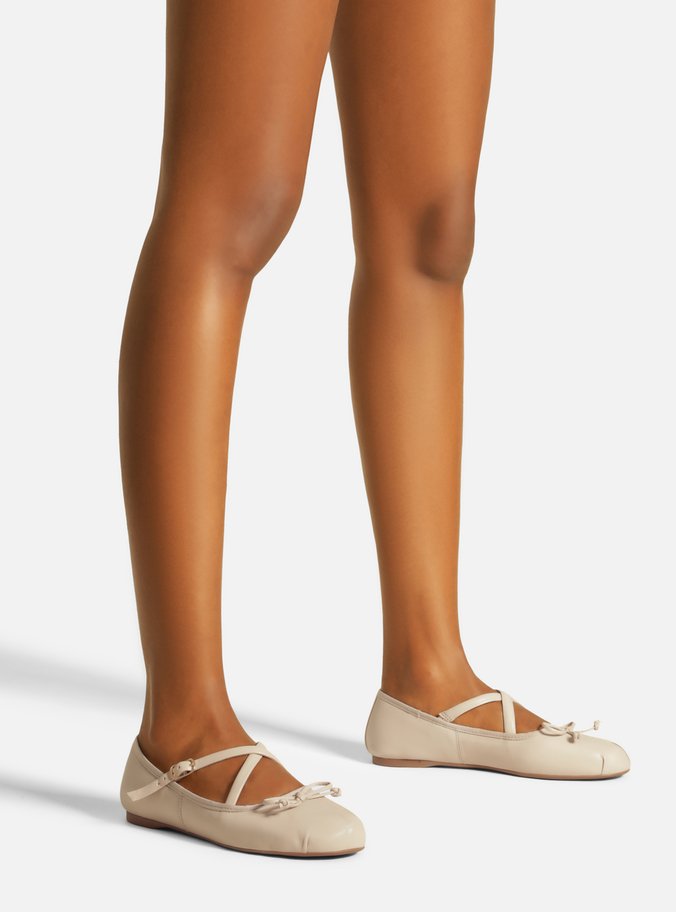 Sapatilha Boneca Branca Tiras Cruzadas