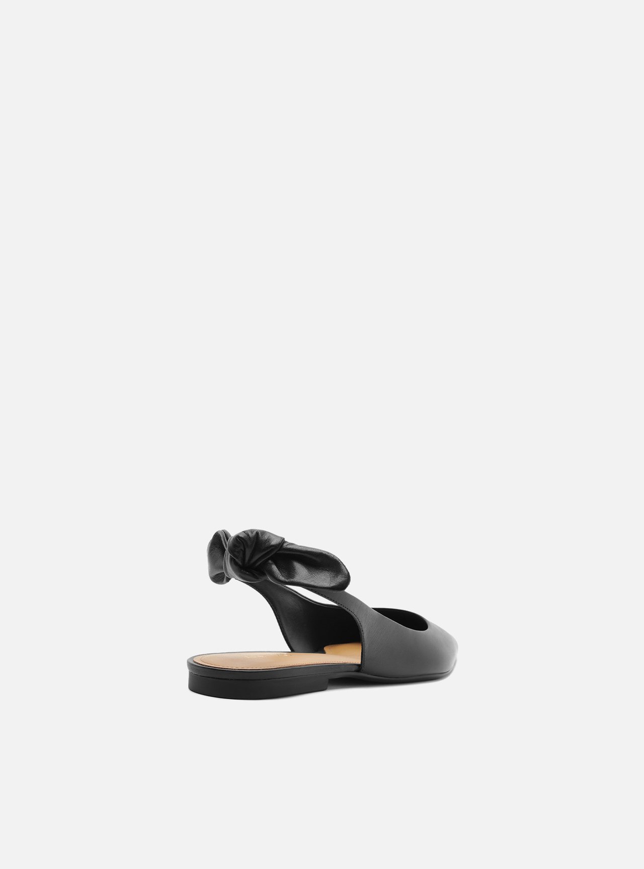 Sapatilha Preta Couro Bico Fino Slingback Laço — foto 3