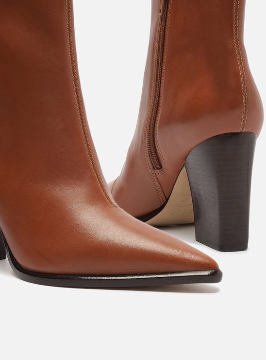 Bota Marrom Cano Médio Bico Fino