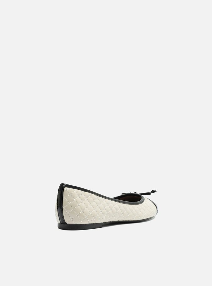 Sapatilha Classic Off-White e Preta