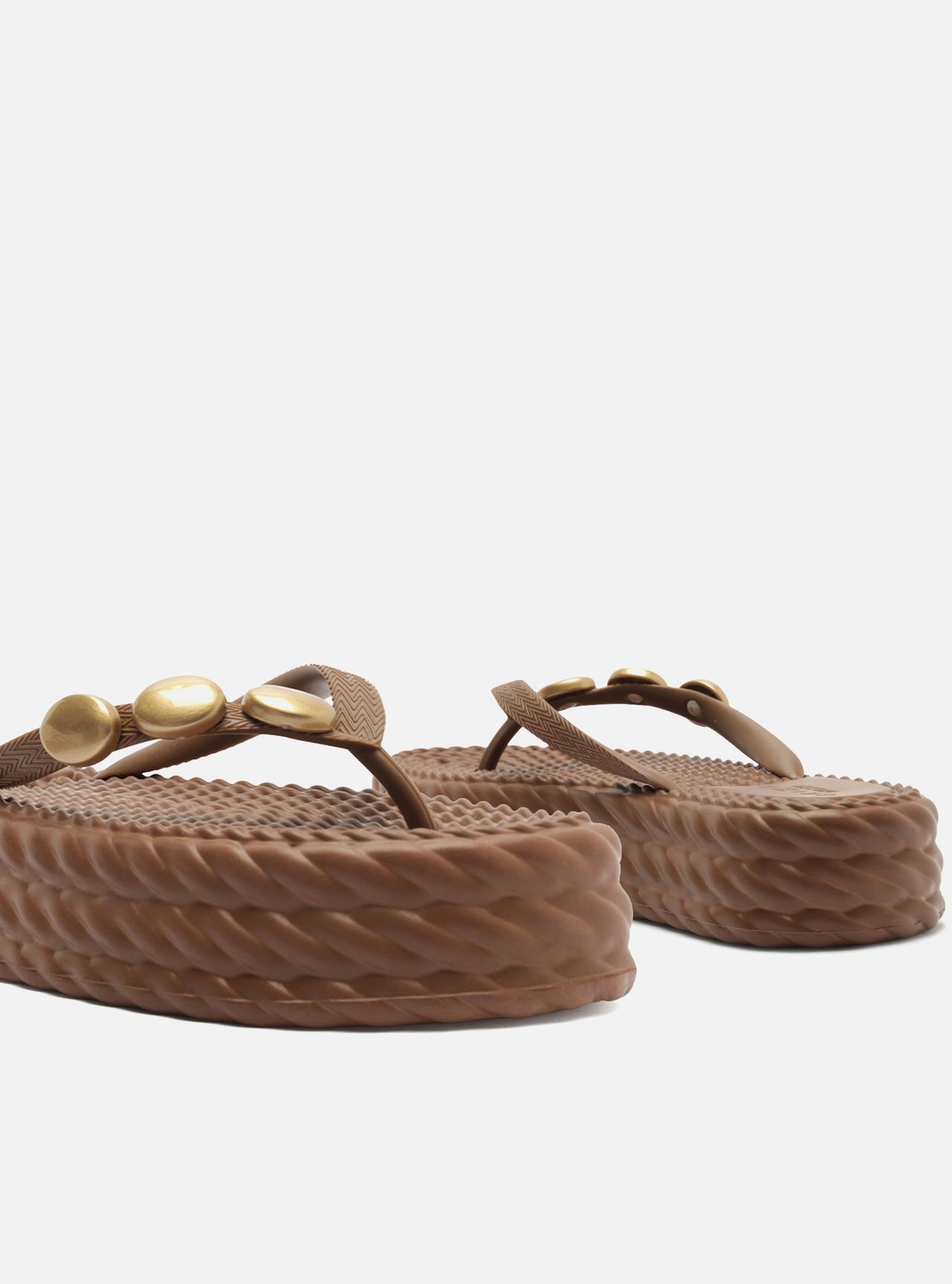Chinelo de Dedo Marrom Flatform Metais Brizza — foto 4
