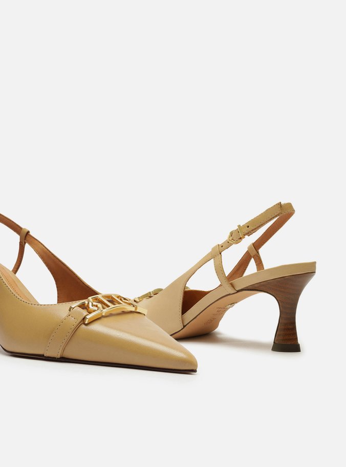 Scarpin Nude Couro Bico Fino Slingback Metal