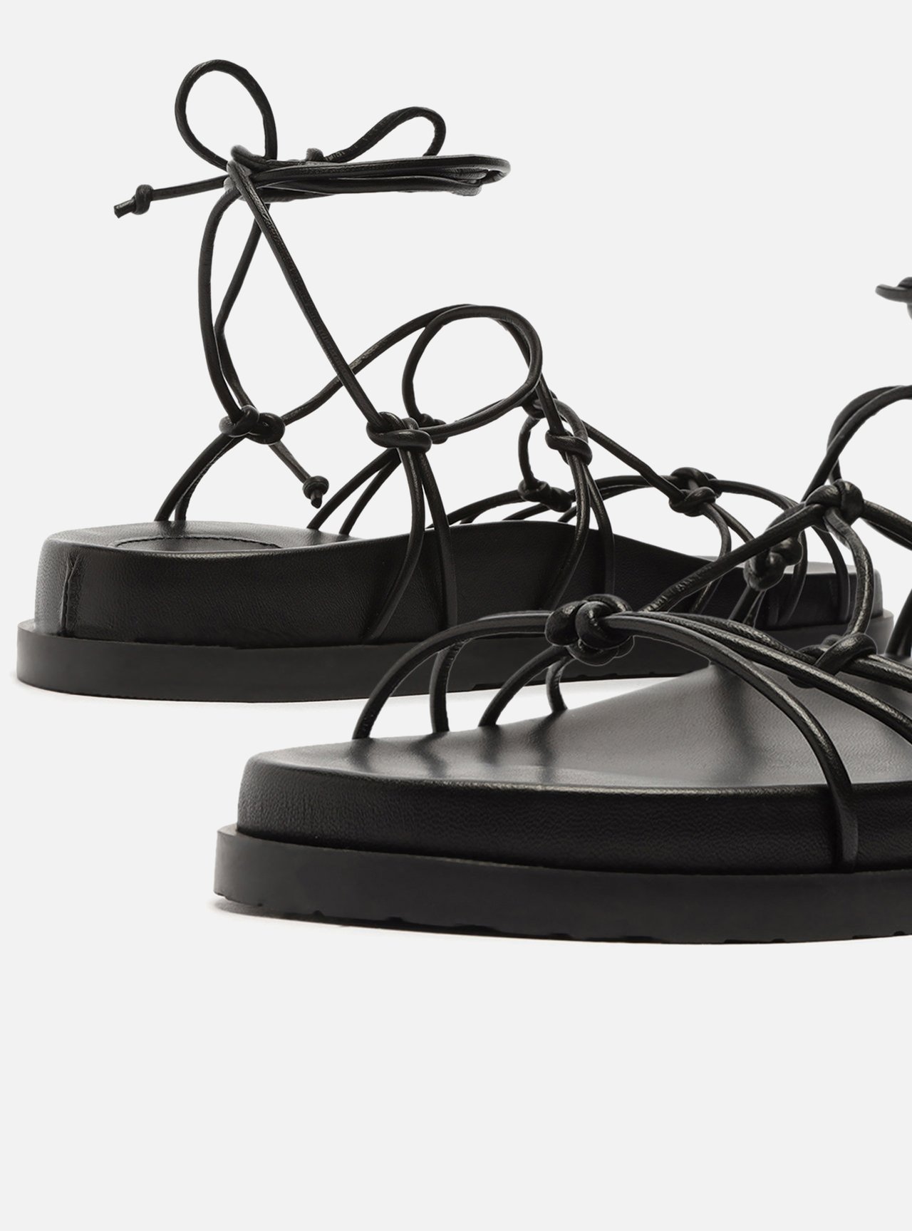 Sandália Rasteira Preta Amarração Monocolor | Arezzo