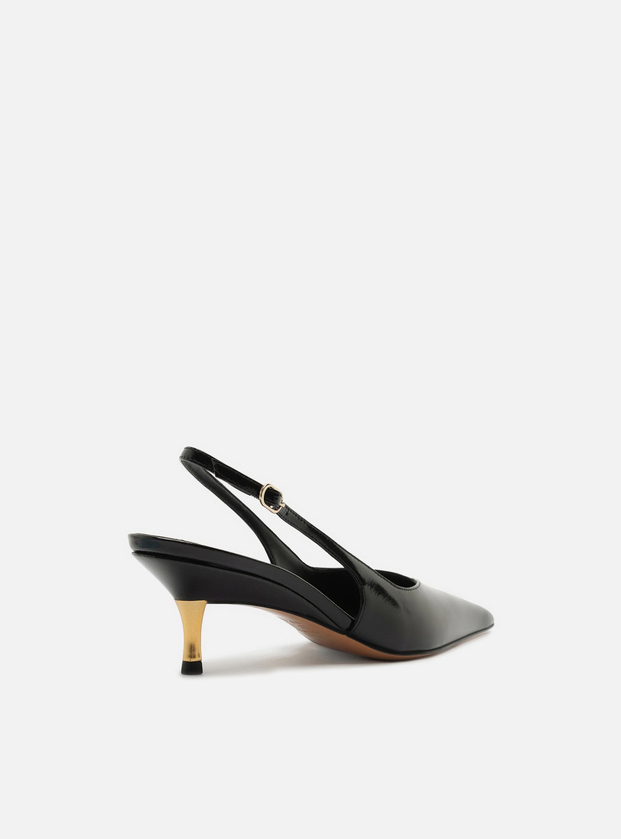 Scarpin Preto Couro Slingback Salto Médio Dourado — foto 3