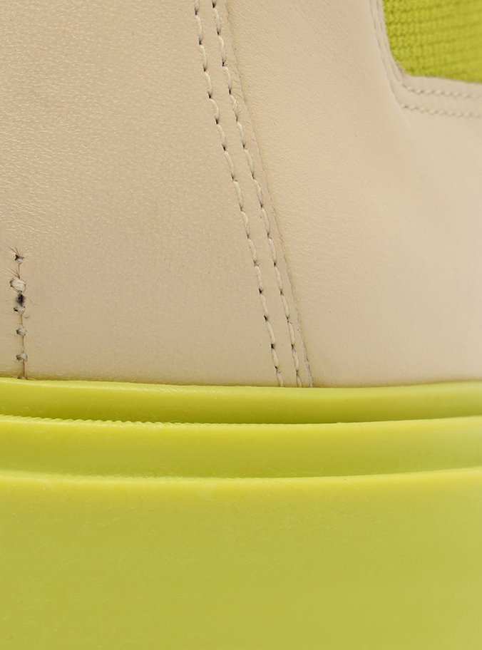 Bota Off-White Couro Cano Médio Tratorada Verde