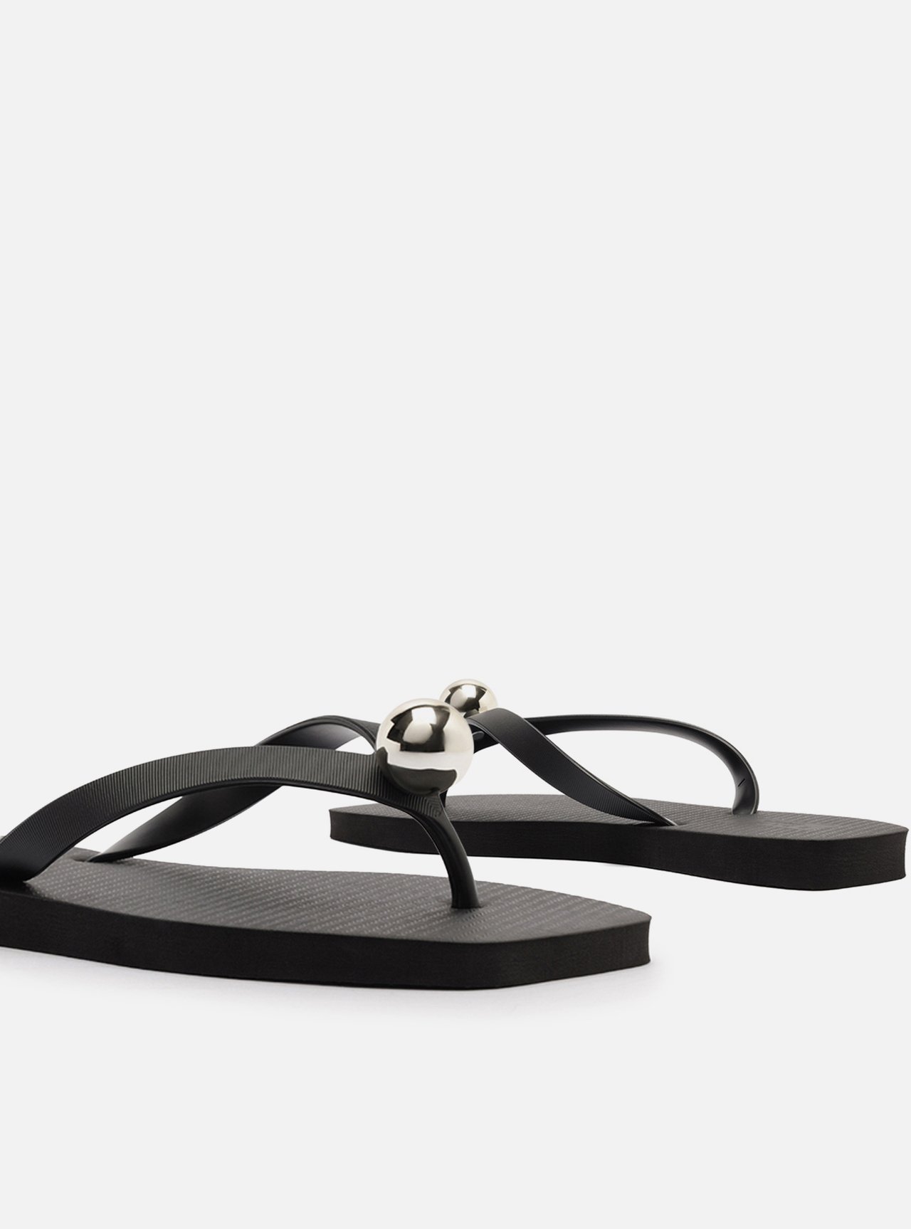 Chinelo de Dedo Preto Square Metal Esfera — foto 4
