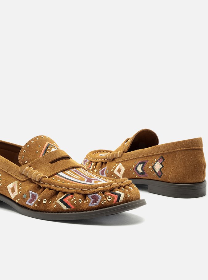 Mocassim Marrom Suede Bridão Metálico Bordado