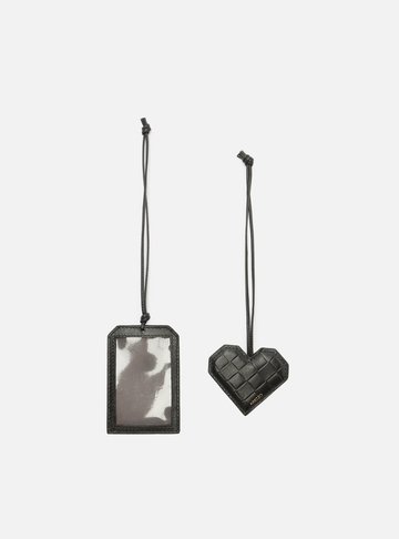 Arezzo — Acessório Bag Charm Preto Couro Tressê Coração