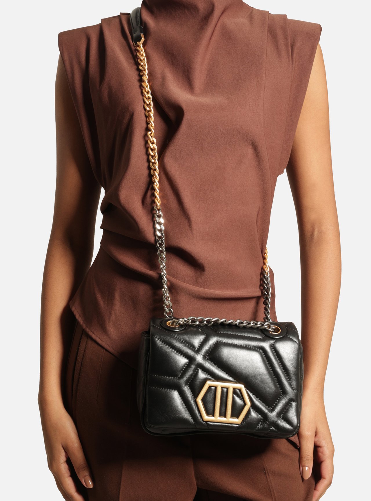 Bolsa Tiracolo Preta Couro Emma Sporty Média — foto 7