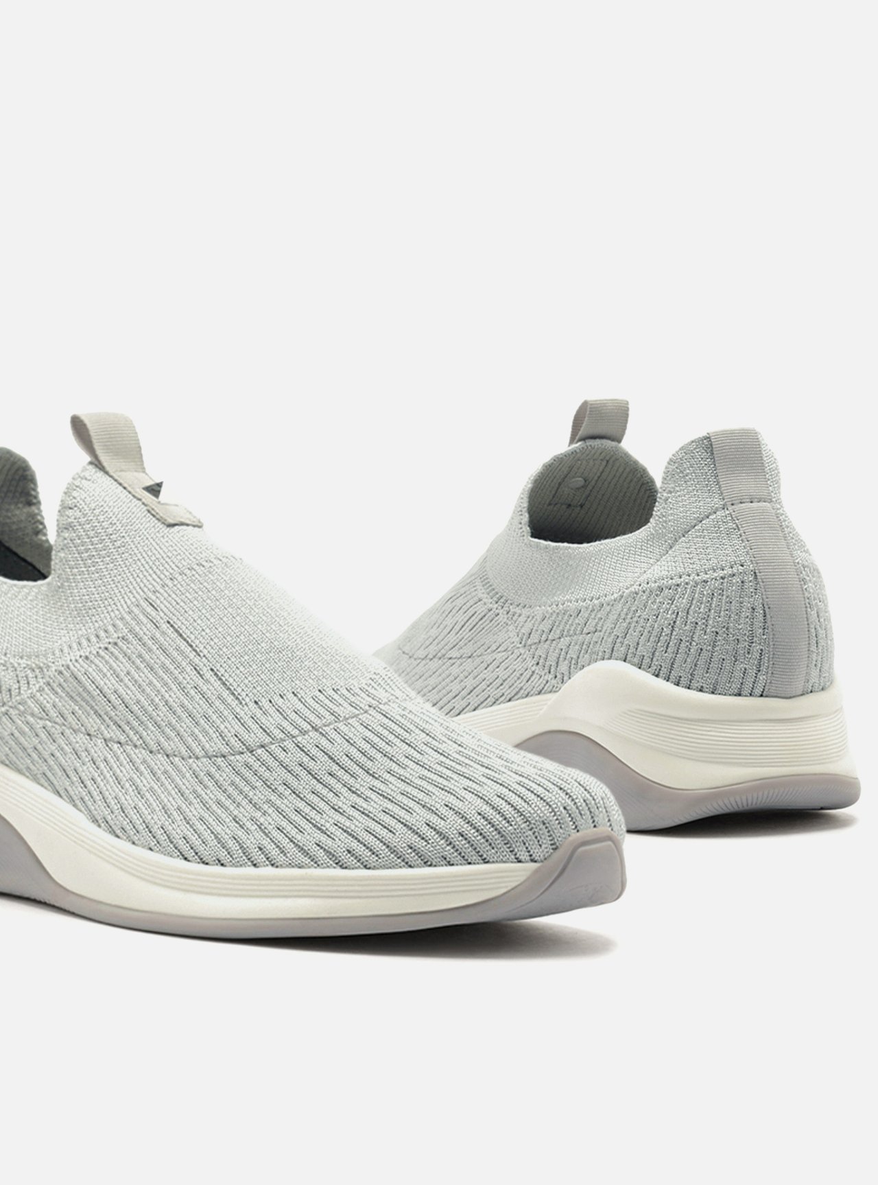 Tênis Slip On Prata Knit Bico Redondo Básico — foto 4