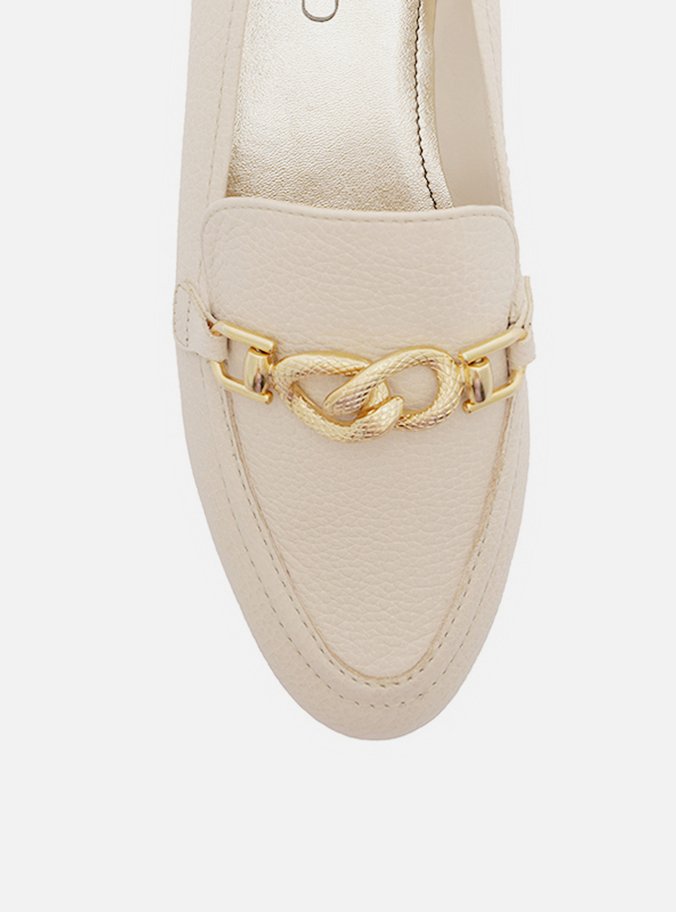 Mocassim Branco Couro Bridão Metal Textura