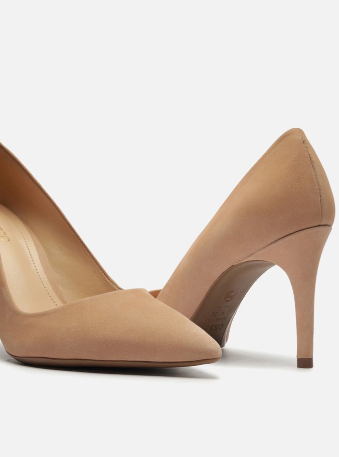 Scarpin Nude Nobuck Salto Fino Bico Fino