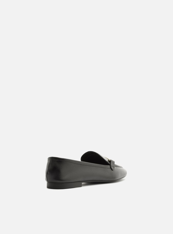 Mocassim Preto Couro Bridão Metálico Moderno