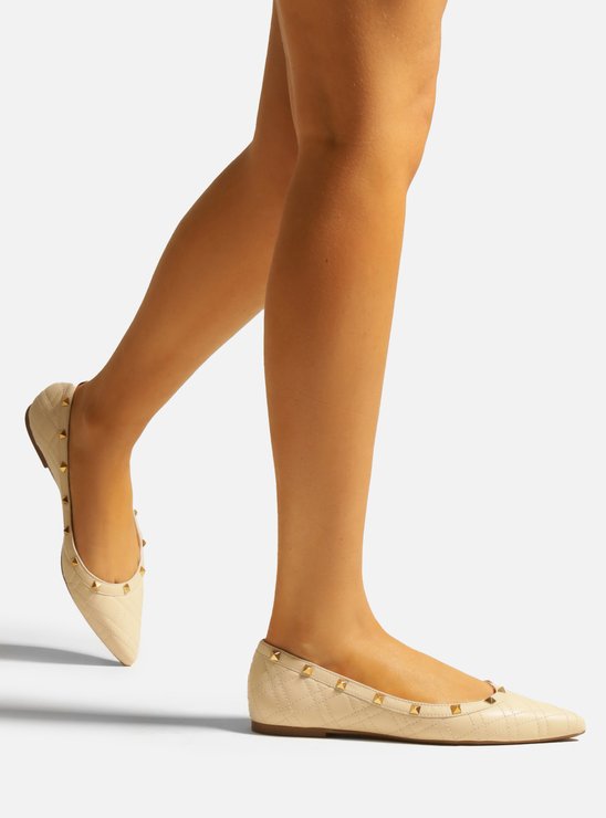 Sapatilha Off-White Matelassê Bico Fino Spikes