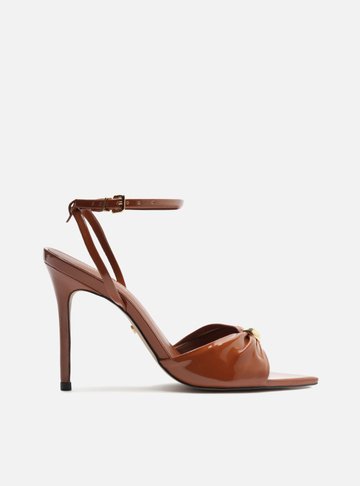 Sandália Marrom Verniz Bico Folha Metal