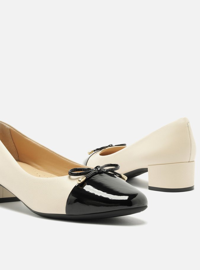 Scarpin Off White Couro Salto Baixo Laço Soft