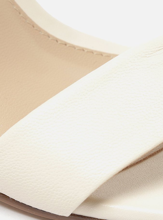 Sandália Off-White Couro Salto Alto Bloco Isabelli