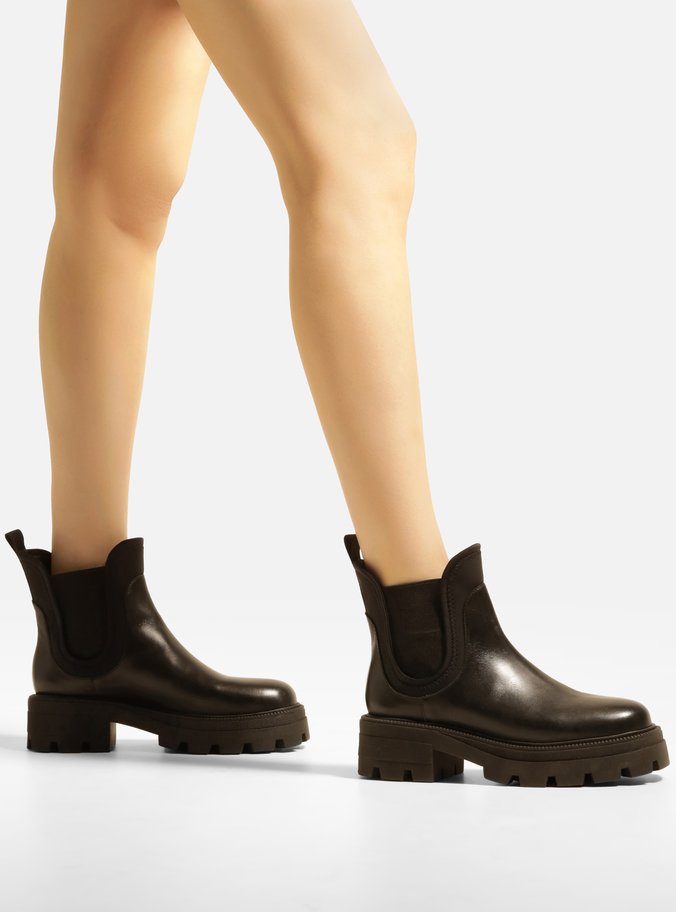 Bota Preta Couro Cano M dio Tratorada Detalhe Recorte