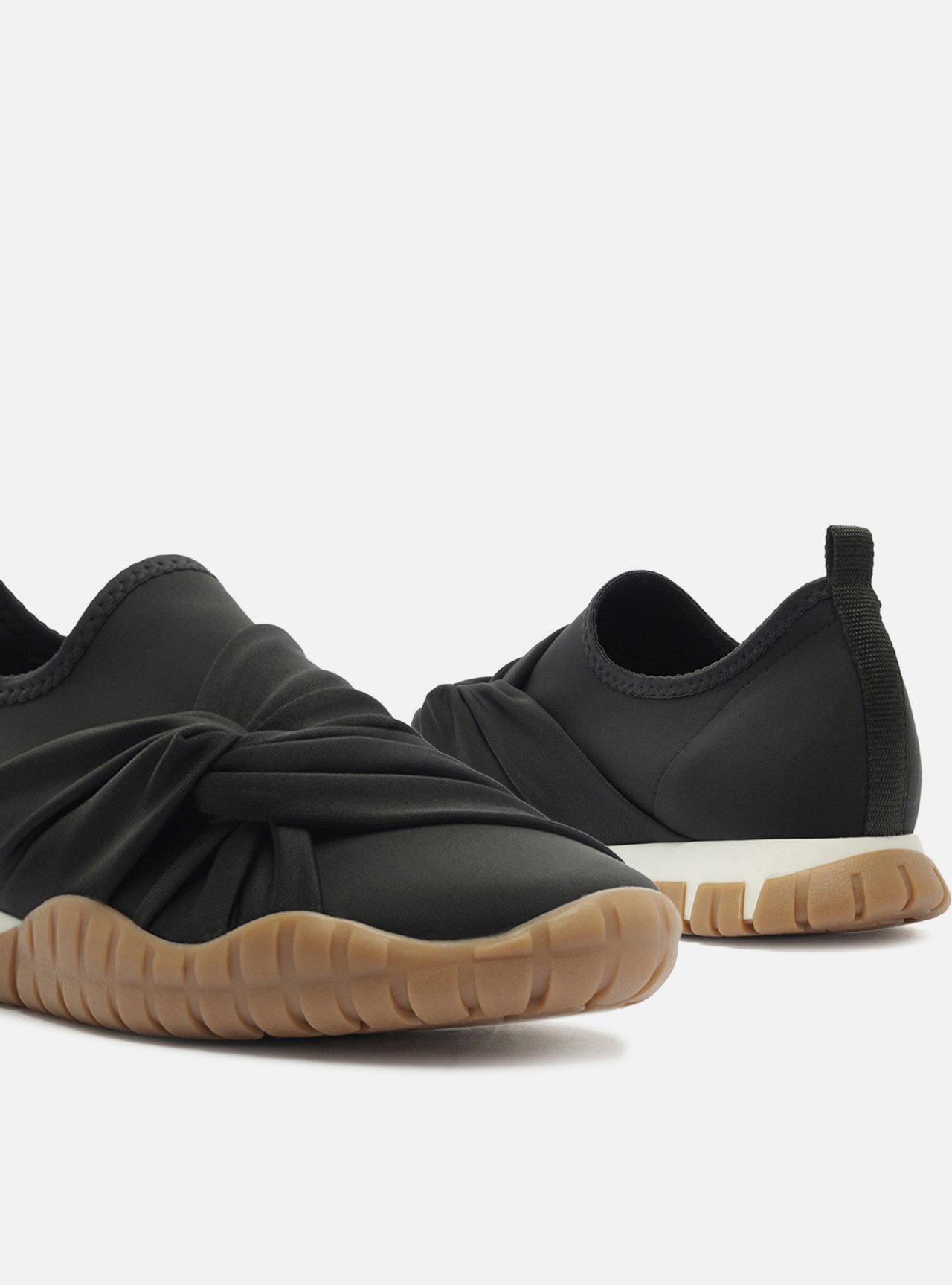 Tênis Slip On Preto Tecido Sola Emborrachada — foto 4
