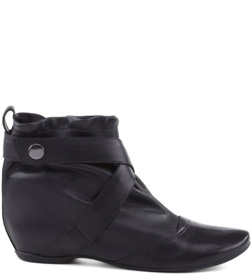 Bota Classic Comfort Preta