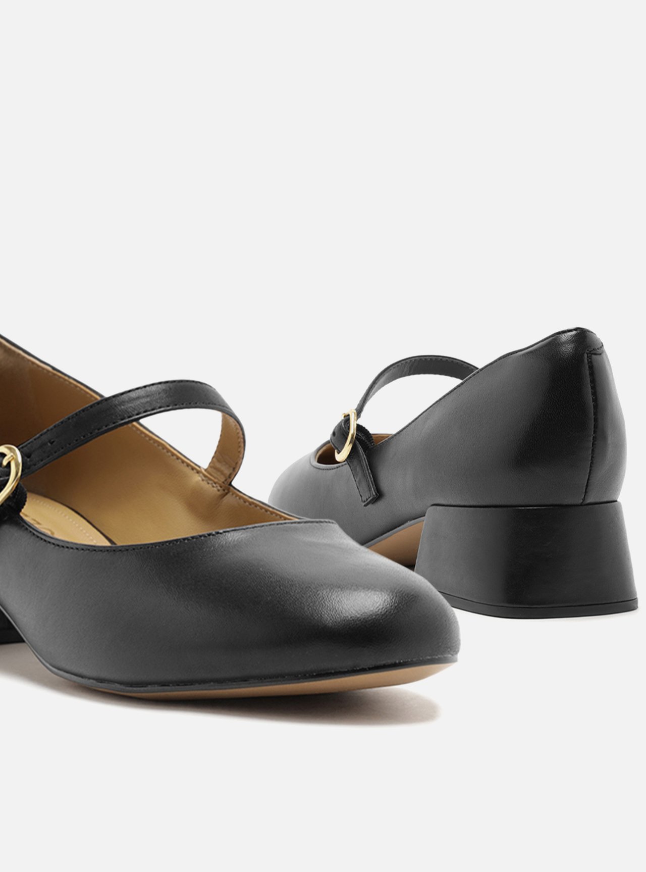 Scarpin Preto Couro Salto Bloco Fivela — foto 4