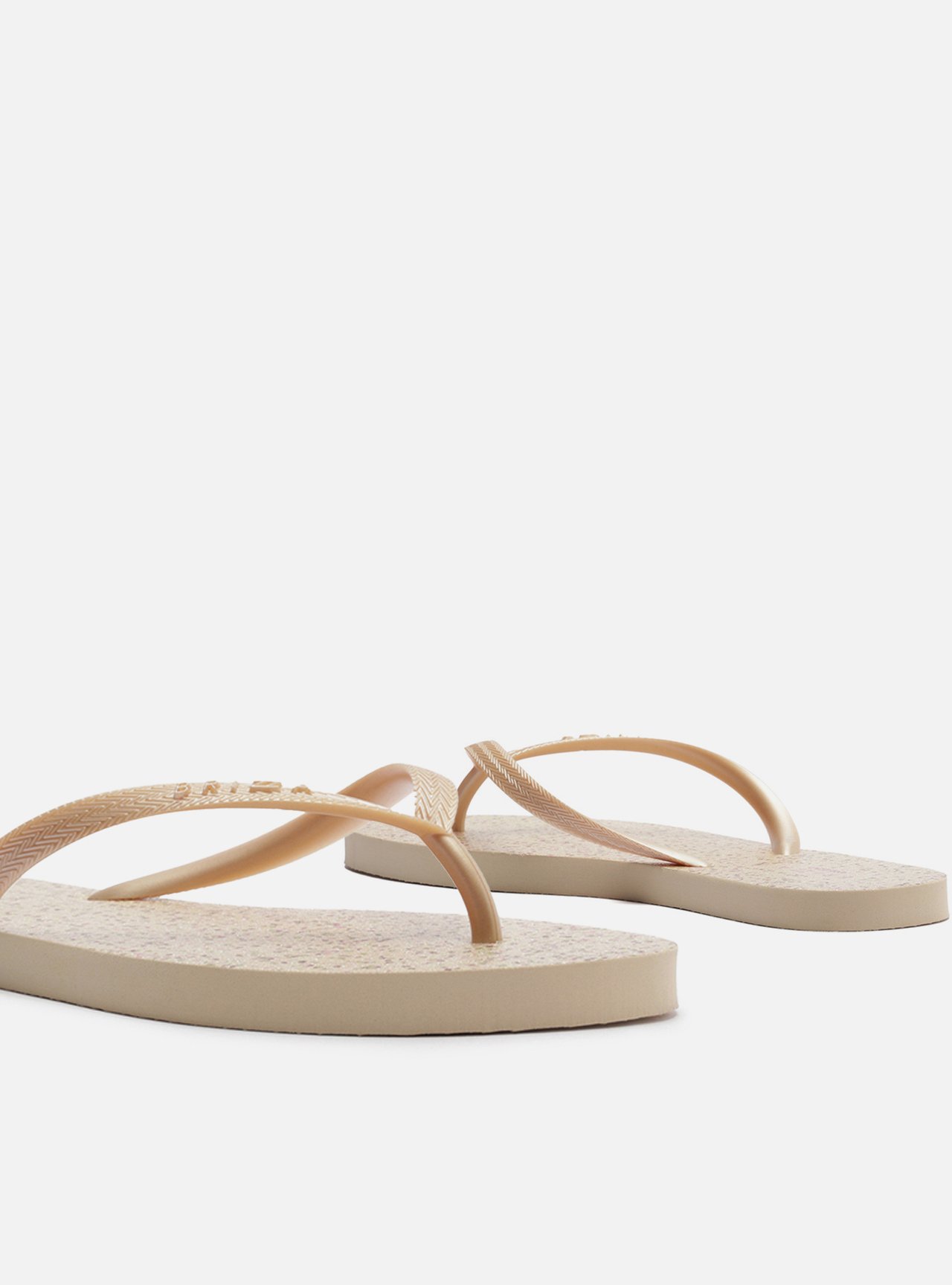 Chinelo de Dedo Dourado Bico Redondo — foto 4