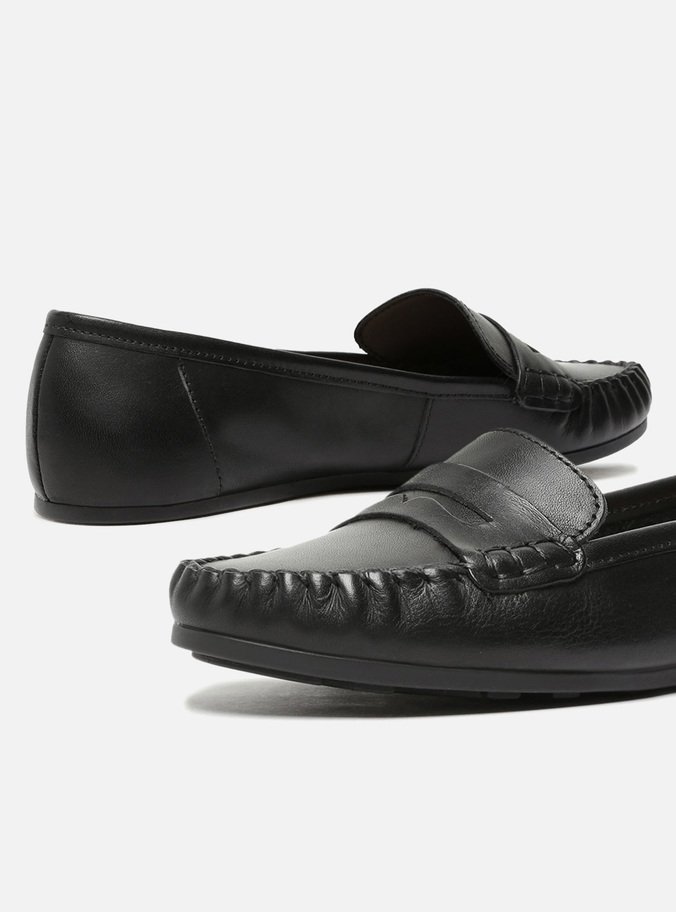 Mocassim Preto Detalhe Franzido