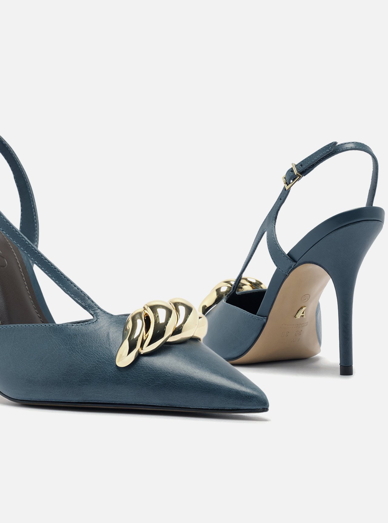 Scarpin Azul Couro Slingback Salto Fino Metais — foto 4