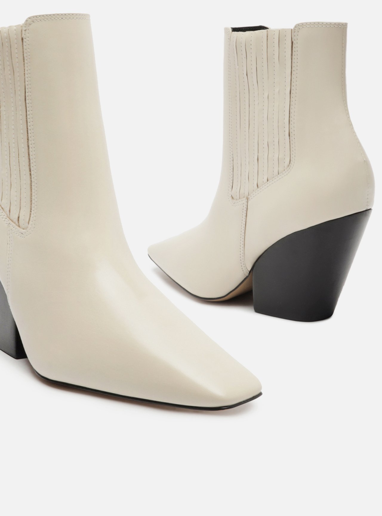Bota Off-White Couro Cano Curto Salto Médio West — foto 4