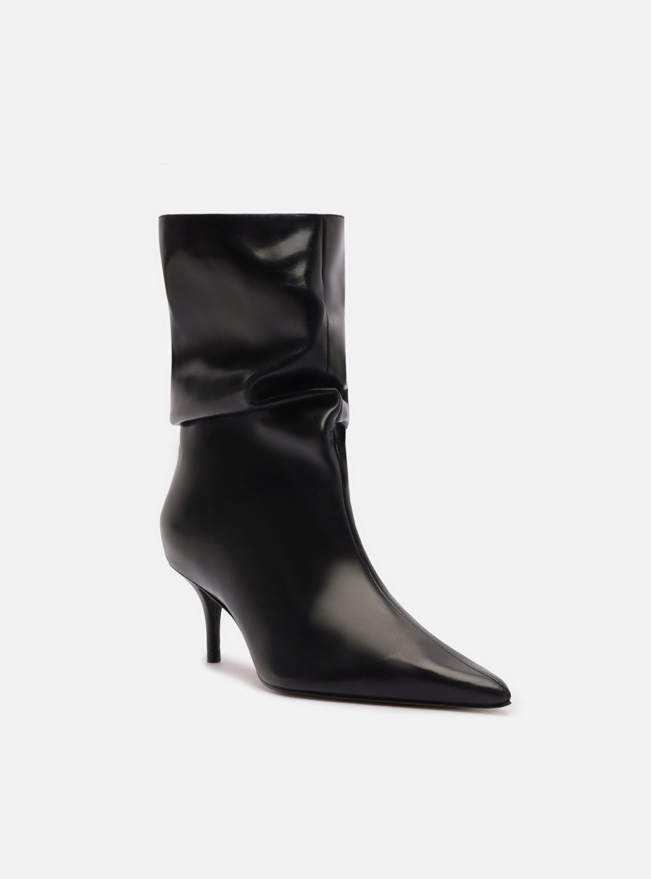 Bota Preta Couro Salto Baixo Fino Slouchy — foto 2