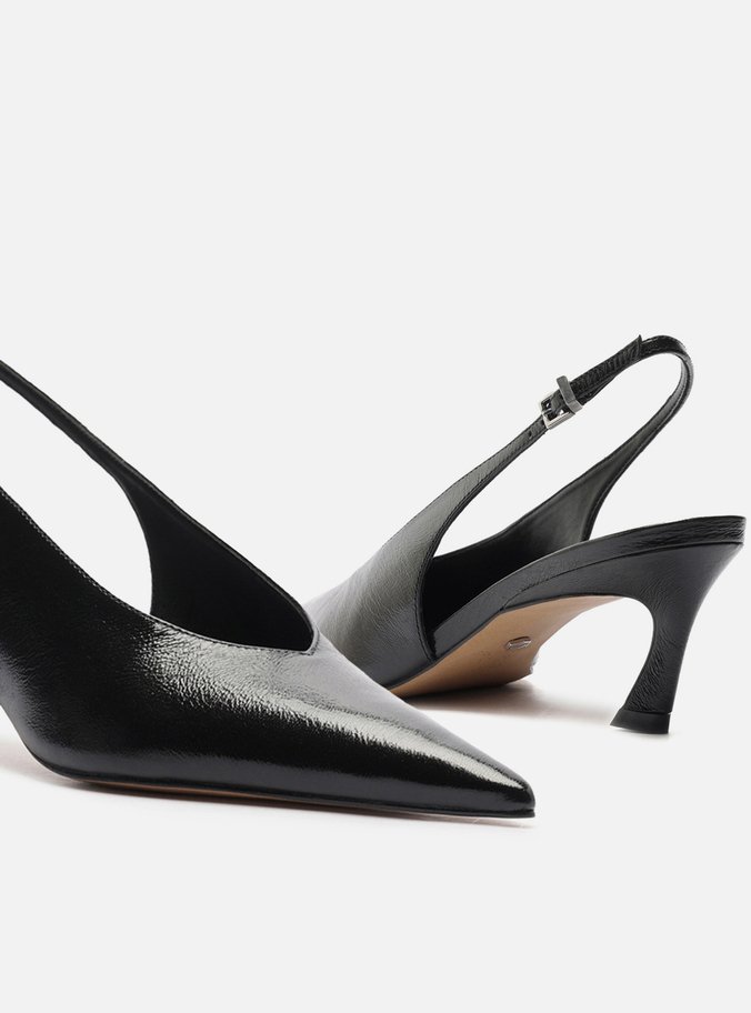 Scarpin Preto Couro Salto Kitten Bico Fino