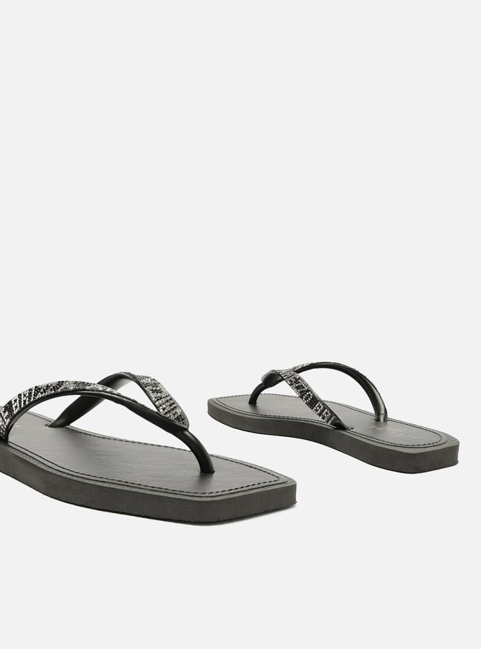 Chinelo de Dedo Preto Square Lettering Strass