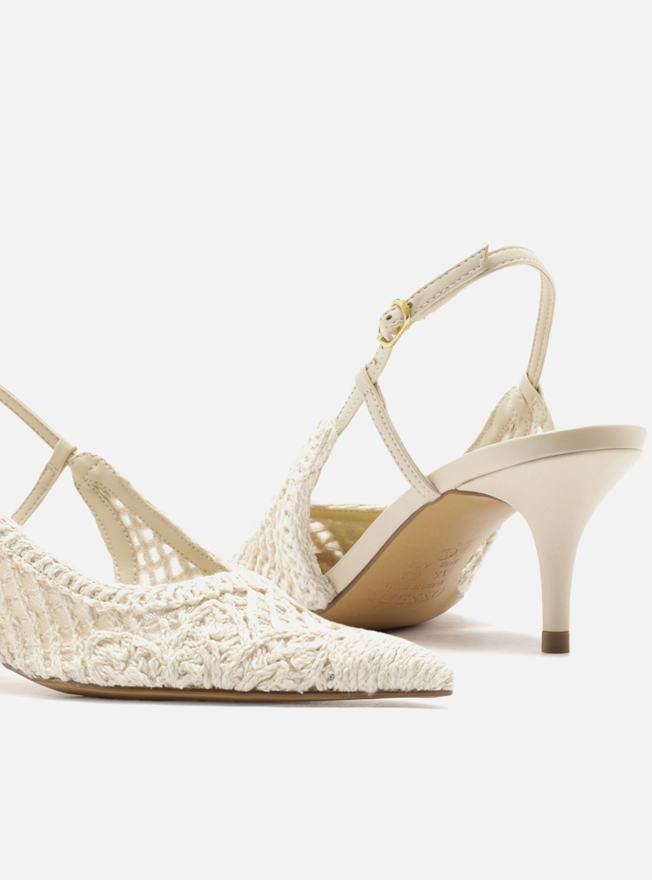 Scarpin Off White Bordado Salto Kitten Slingback — foto 4