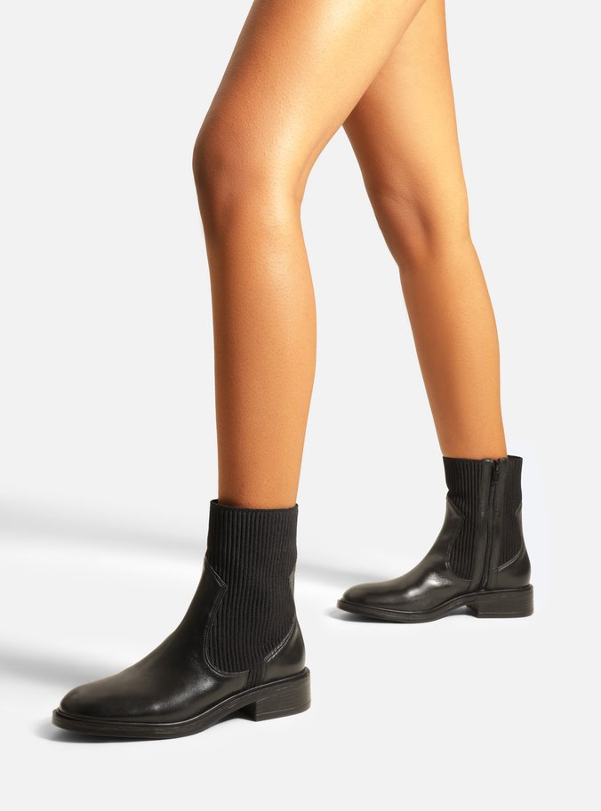 Bota Preta Couro Cano Curto Canelado