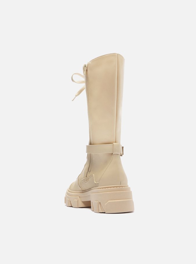 Coturno Off-White Cano Alto Tratorado