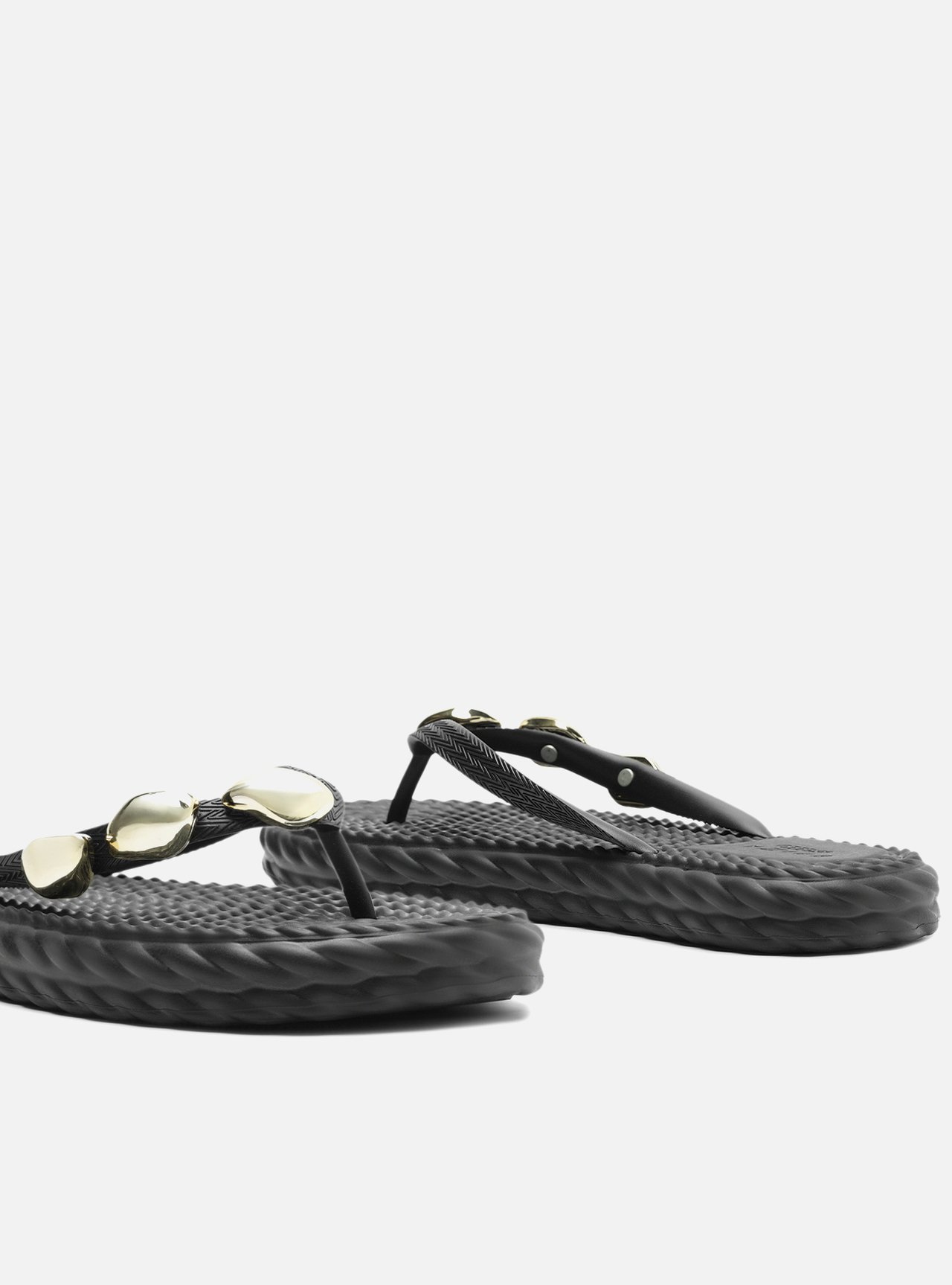 Chinelo de Dedo Preto Marrocos Flip Flop Metal — foto 4