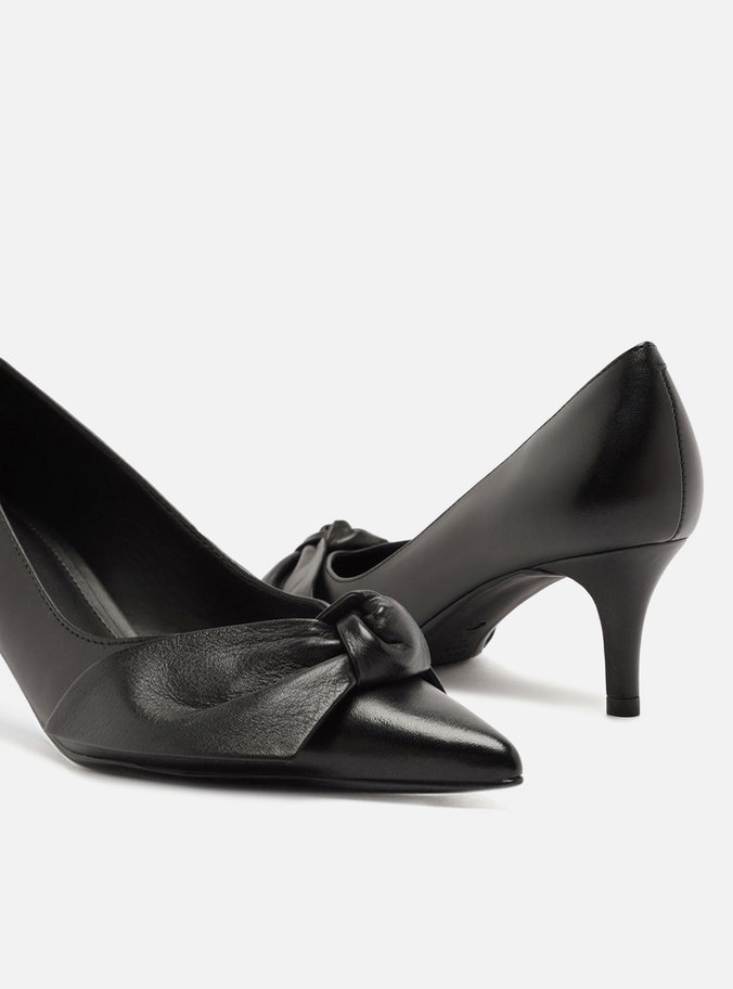 Scarpin Preto Couro Salto Fino Laço Maxi