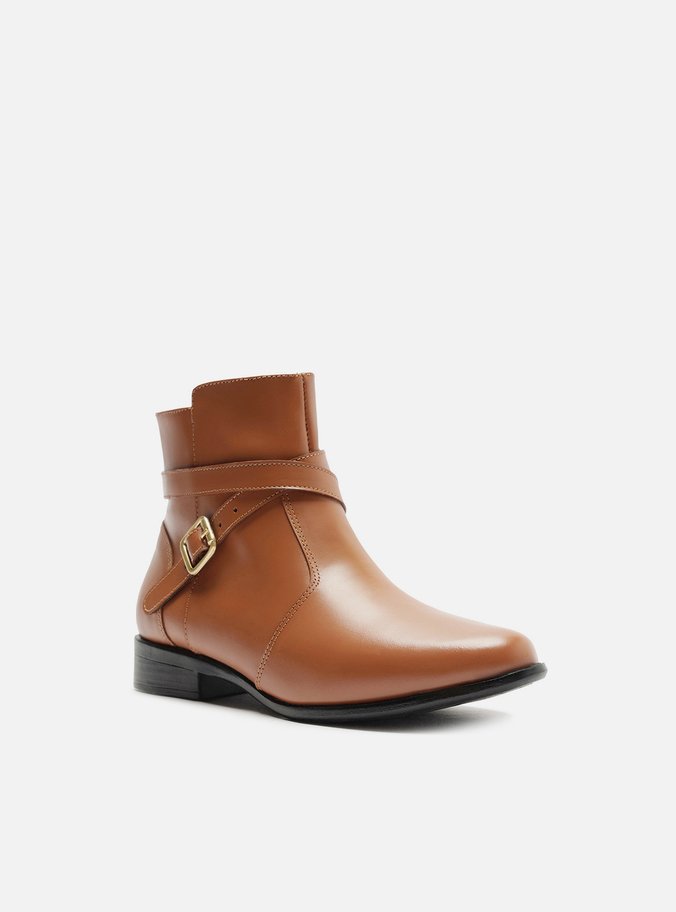 Bota Marrom Couro Cano Curto Salto Baixo Tira
