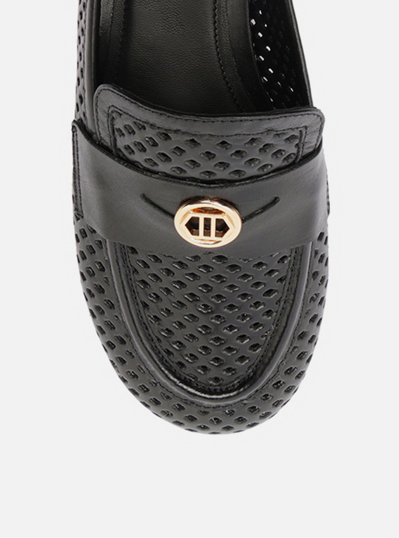 Mocassim Preto Couro Bico Redondo Vazado Metal — foto 5