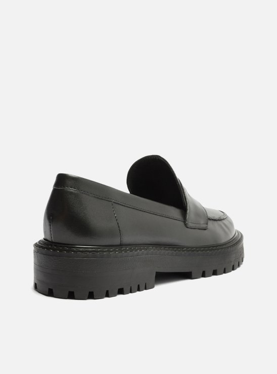 Mocassim Preto Couro Bico Redondo Tratorado