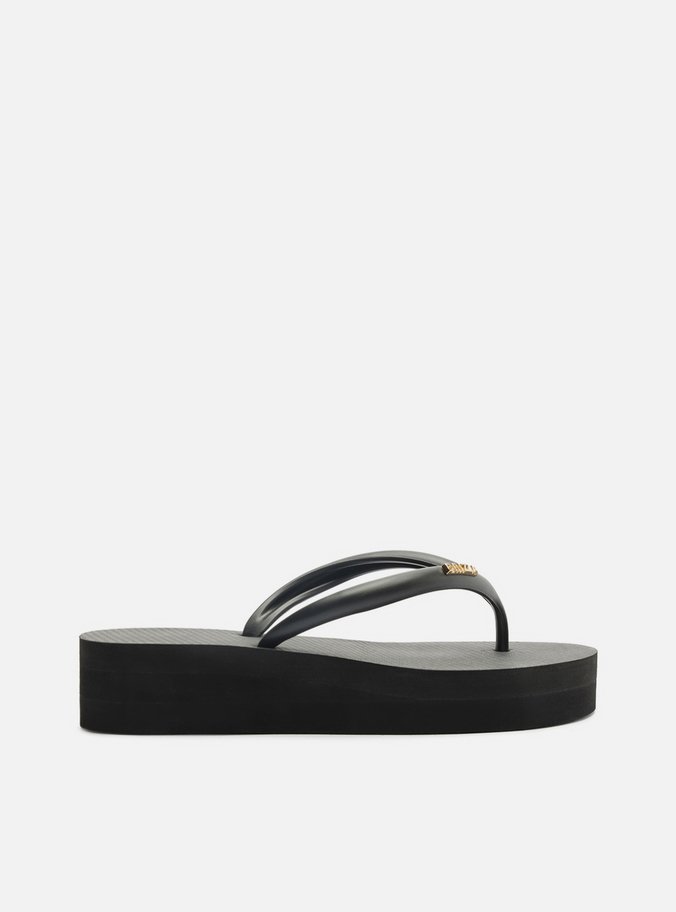 Chinelo de Dedo Preto Plataforma Metais Brizza