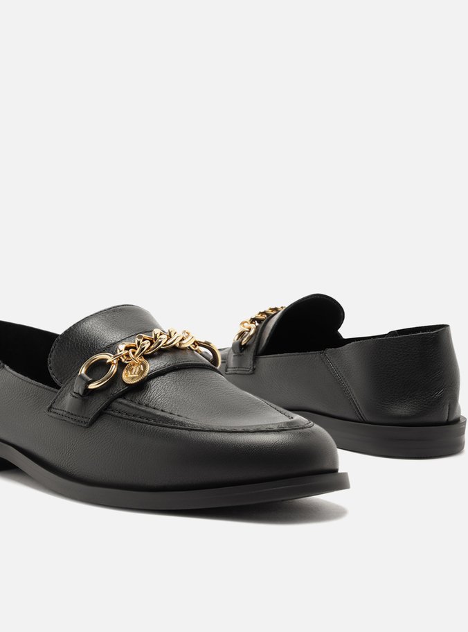 Mocassim Preto Couro Corrente Pingente