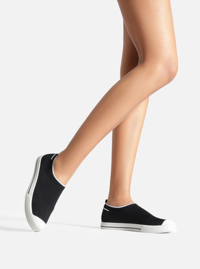 Tênis Slip On Preto Knit Detalhe Branco