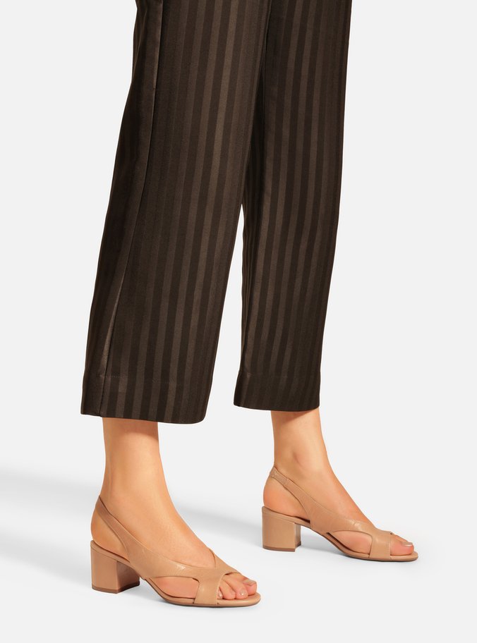 Sandália Nude Couro Bloco Tira Larga Slingback