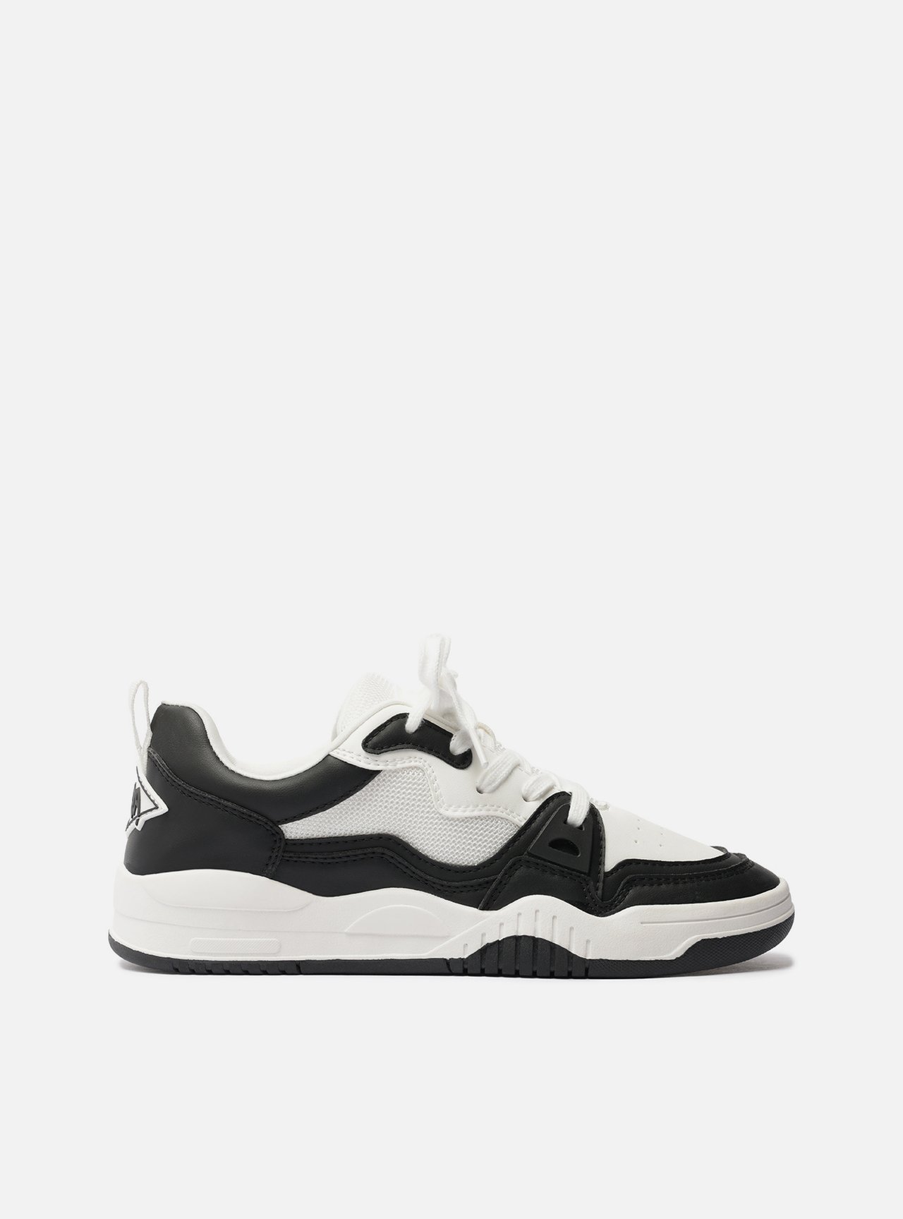 Tênis Branco Multimaterial Amarração Street Preto | Arezzo