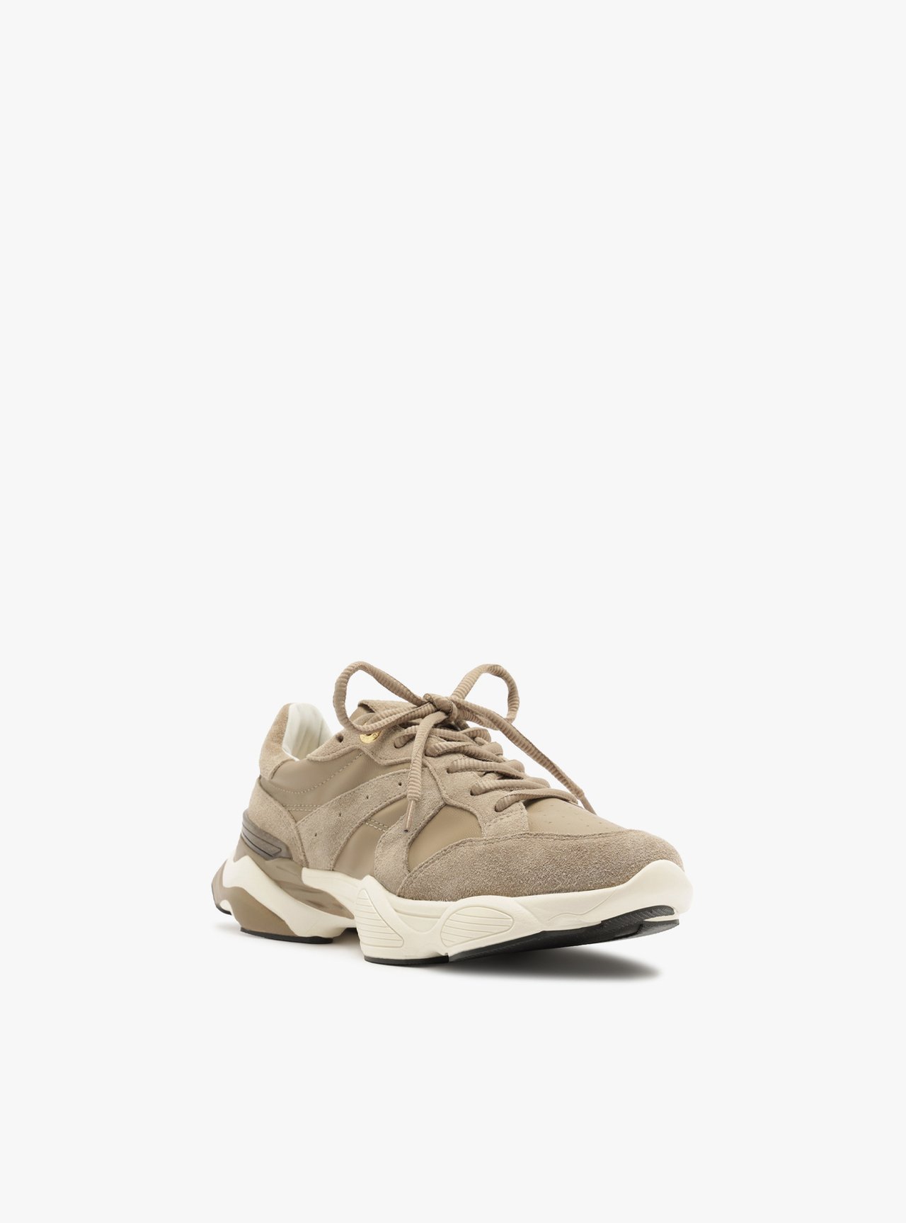 Tênis Cinza Solado Esportivo Suede Metais — foto 2