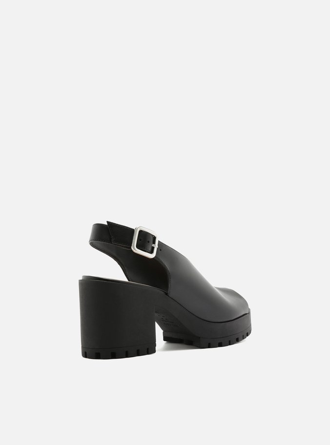 Sandal Boot Couro Preta Salto Médio Tratorado Fivela