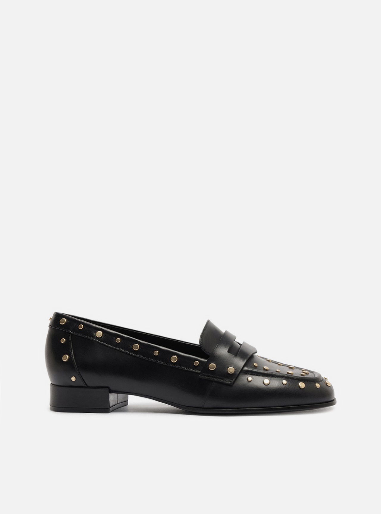 Mocassim Preto Couro Salto Bloco Tachas — foto 1