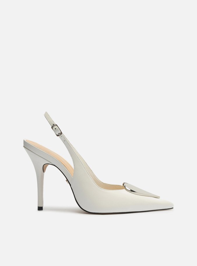 Scarpin Branco Couro Slingback Coração Metal
